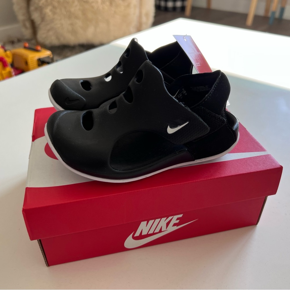 Brand New Nike Sunray Sandals (10 Toddler)